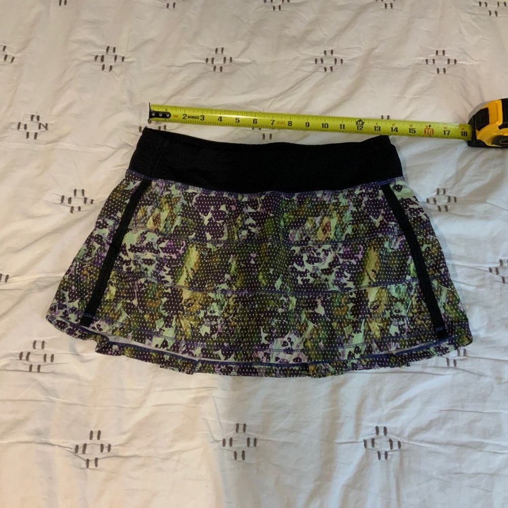 Lululemon Pace Rival Skirt, size 6. Original length 12”